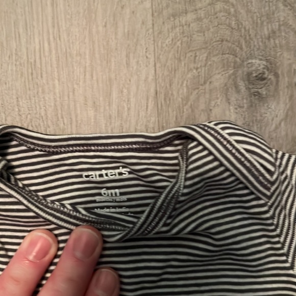 Carters 6 months onesies - Picture 2 of 3